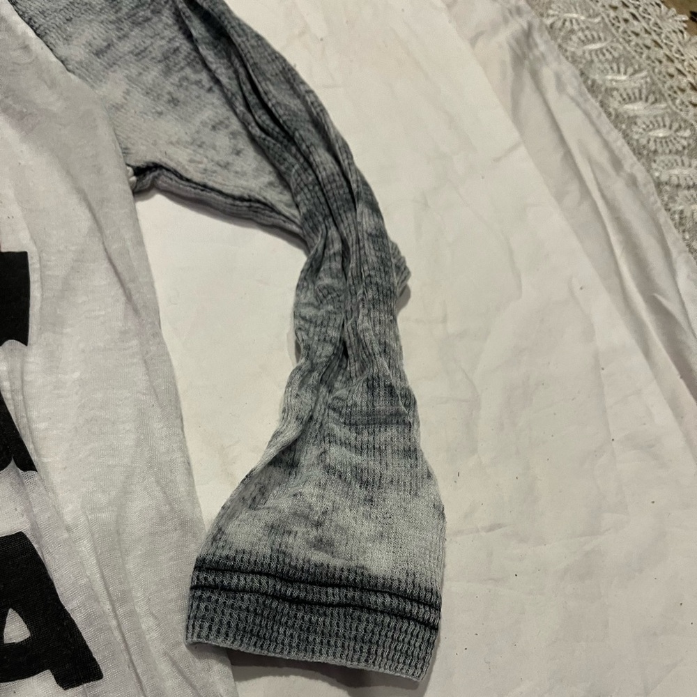 Disney Women's Top - Picture 2 of 3